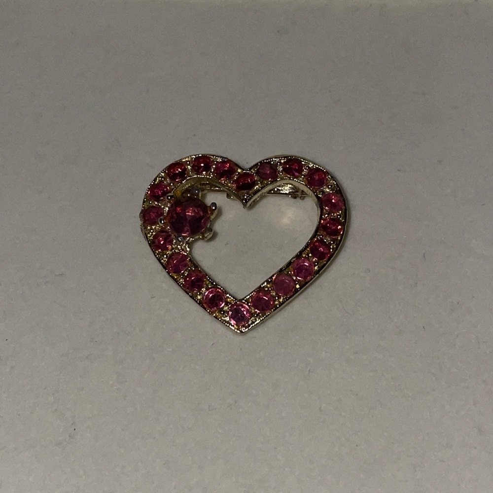 Gold heart brooch with pink stones